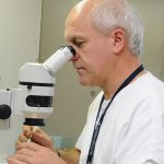 rejean lefebvre, examen au microscope